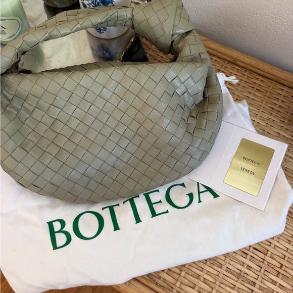 Bottega Veneta small jodie bag in green travertine - Picture 2 of 6